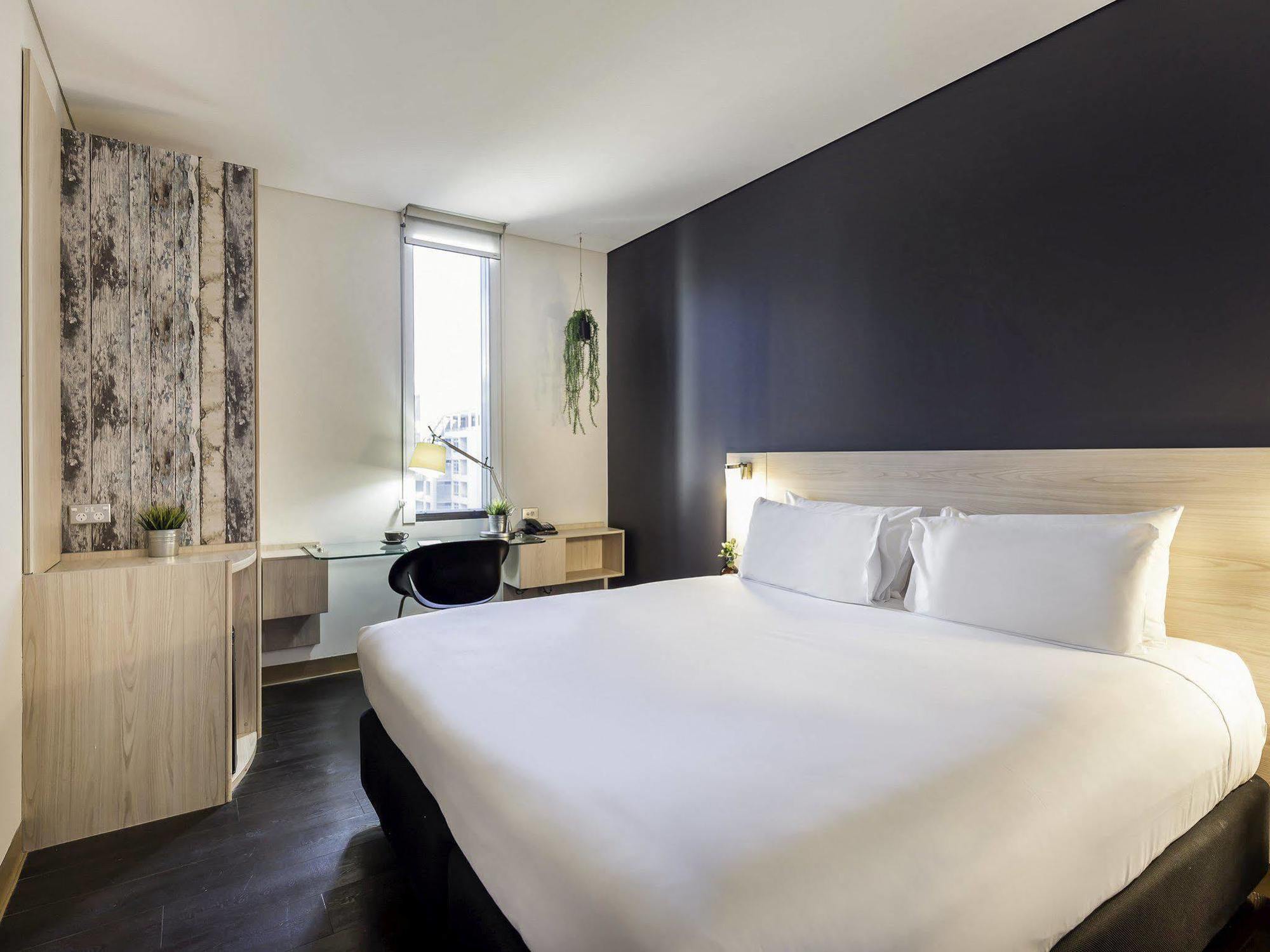 Ibis Barangaroo Hotel 3*
