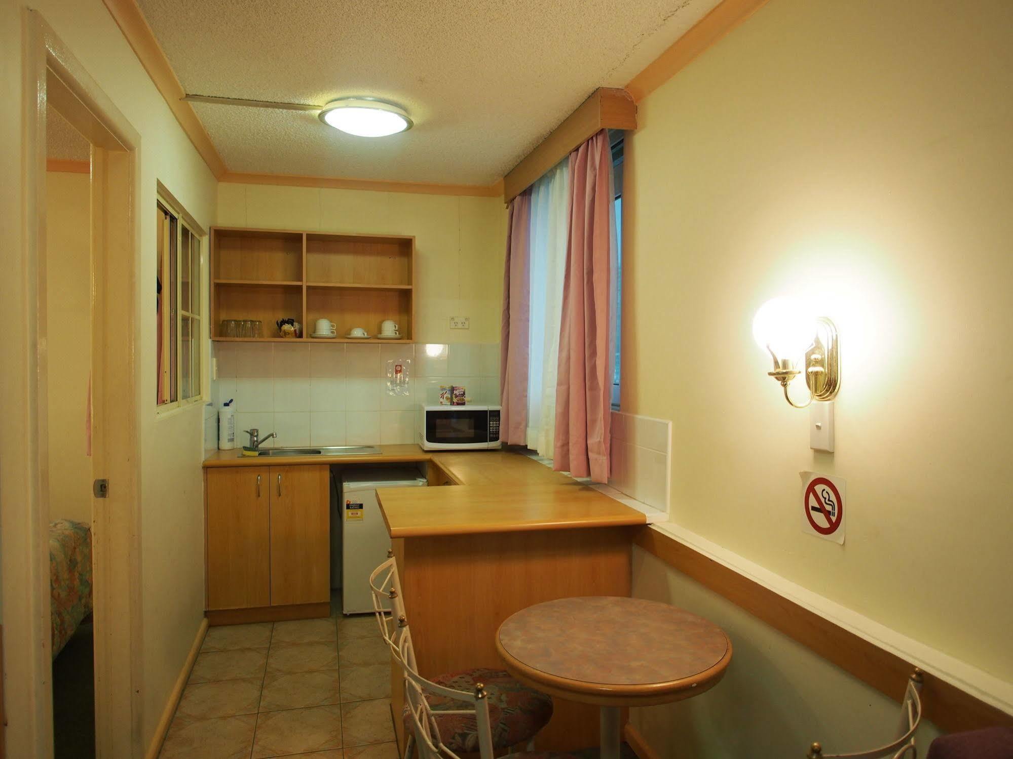 Edgecliff 3*