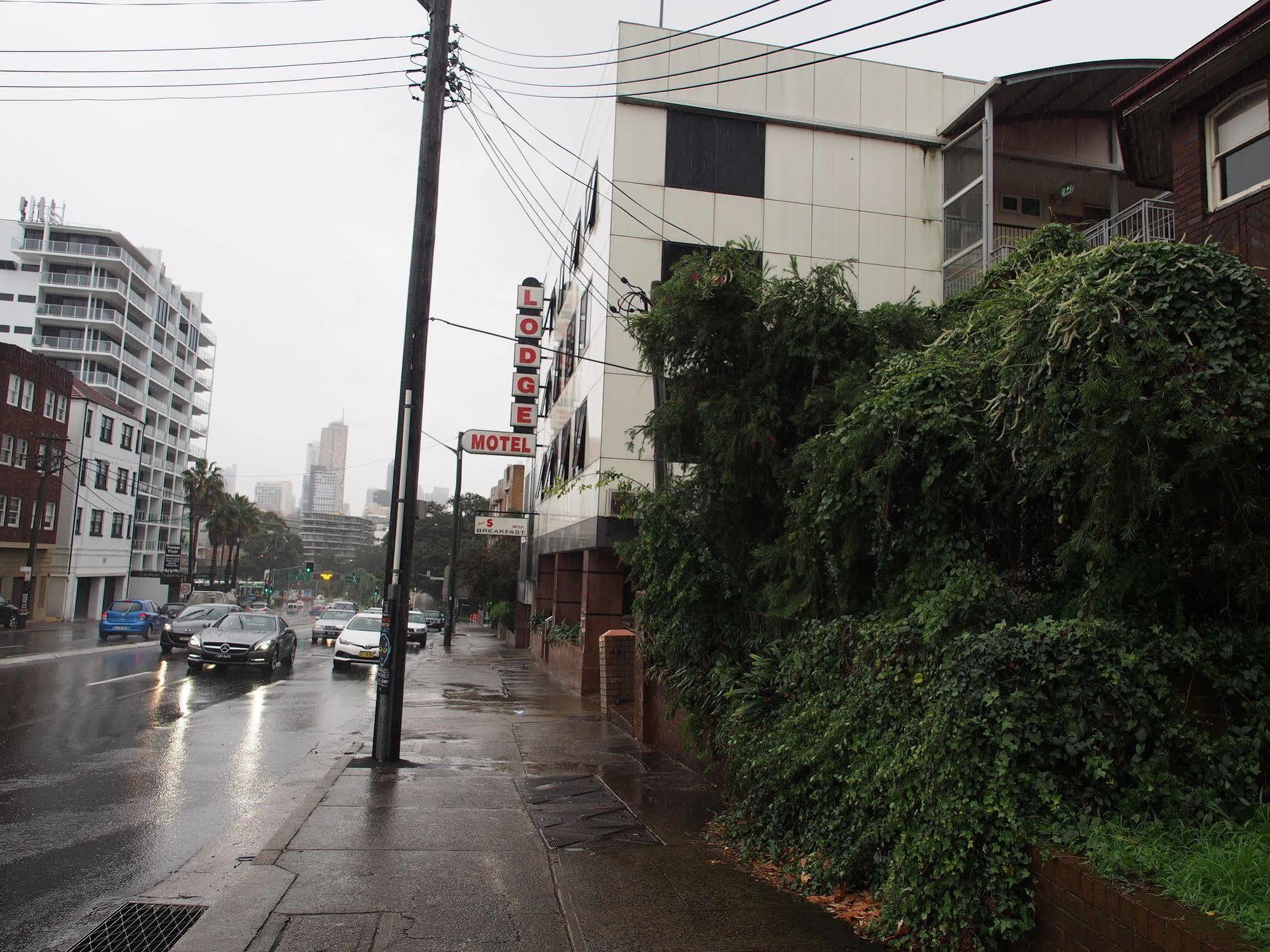 Edgecliff 3*