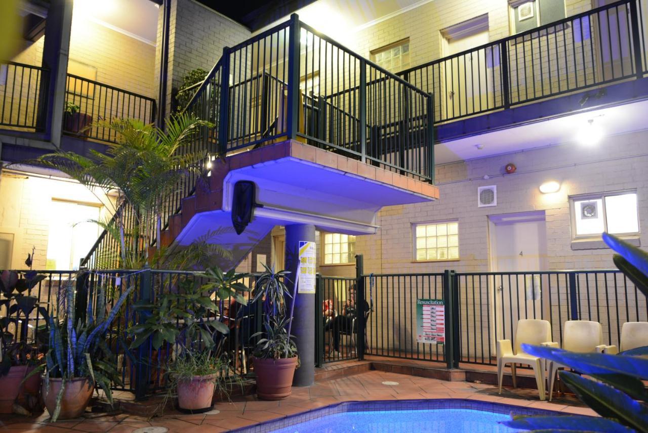 Newtown Backpackers Hostel *