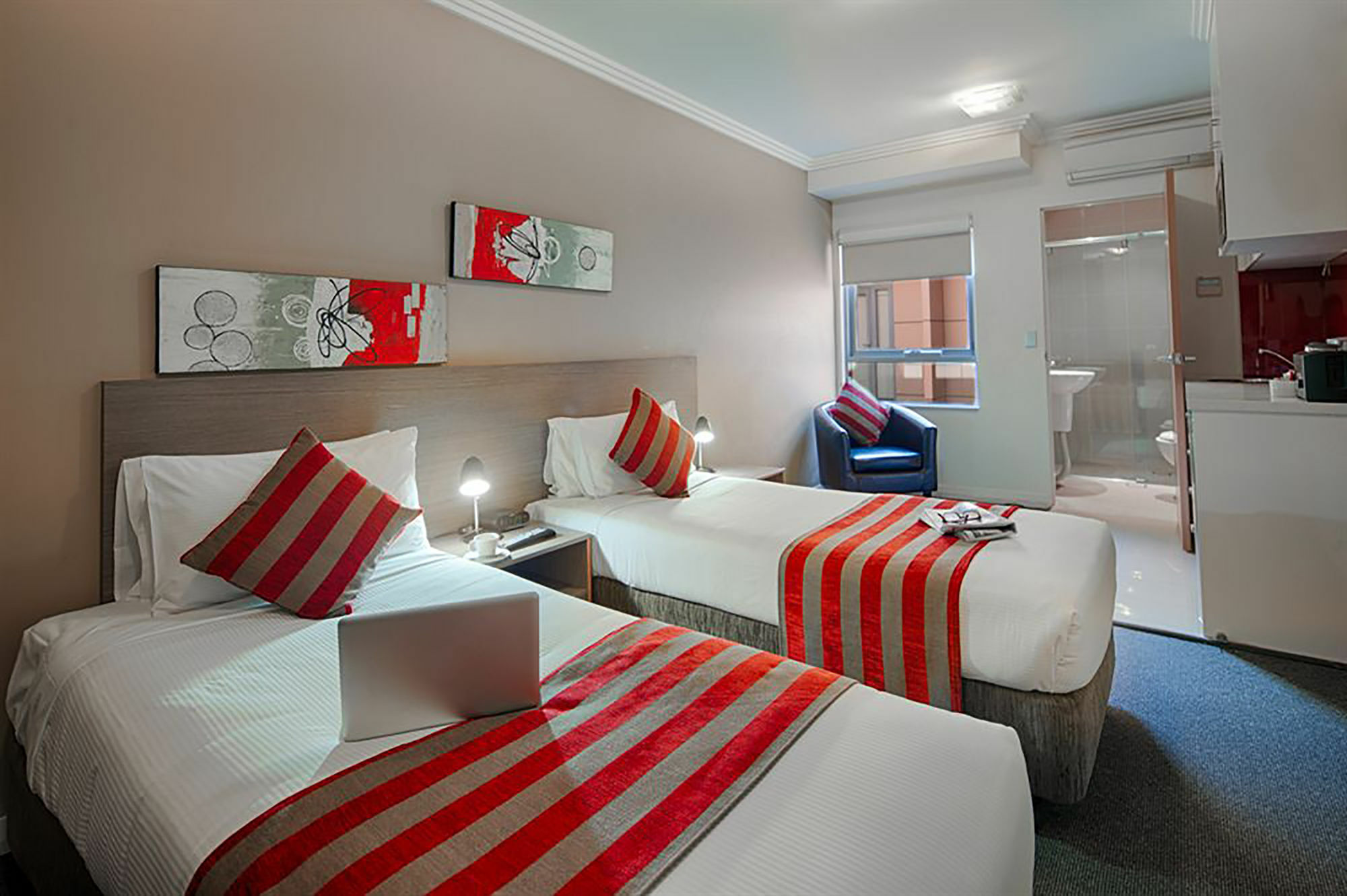 Western Camperdown 4*
