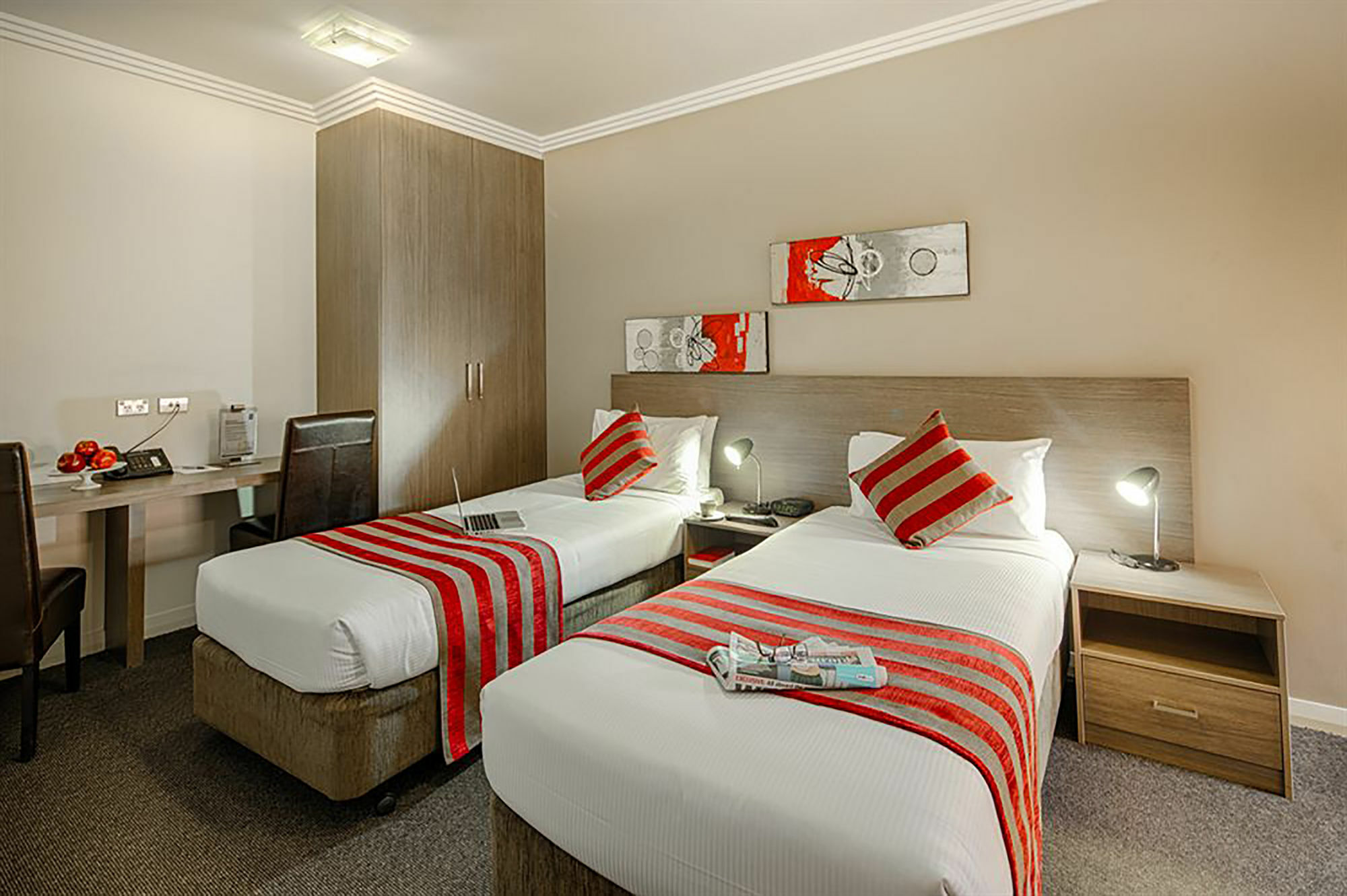 Western Camperdown Hotel 4*