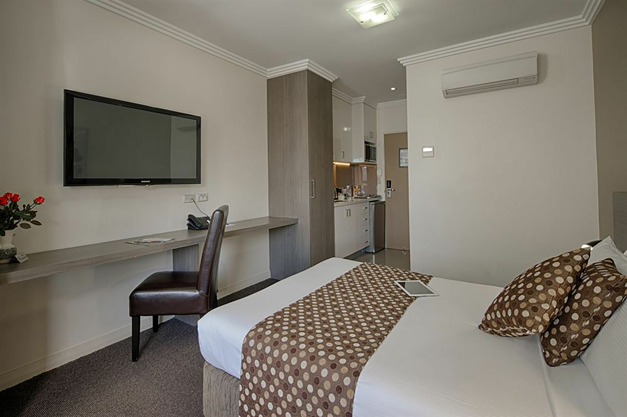 Western Camperdown Hotel