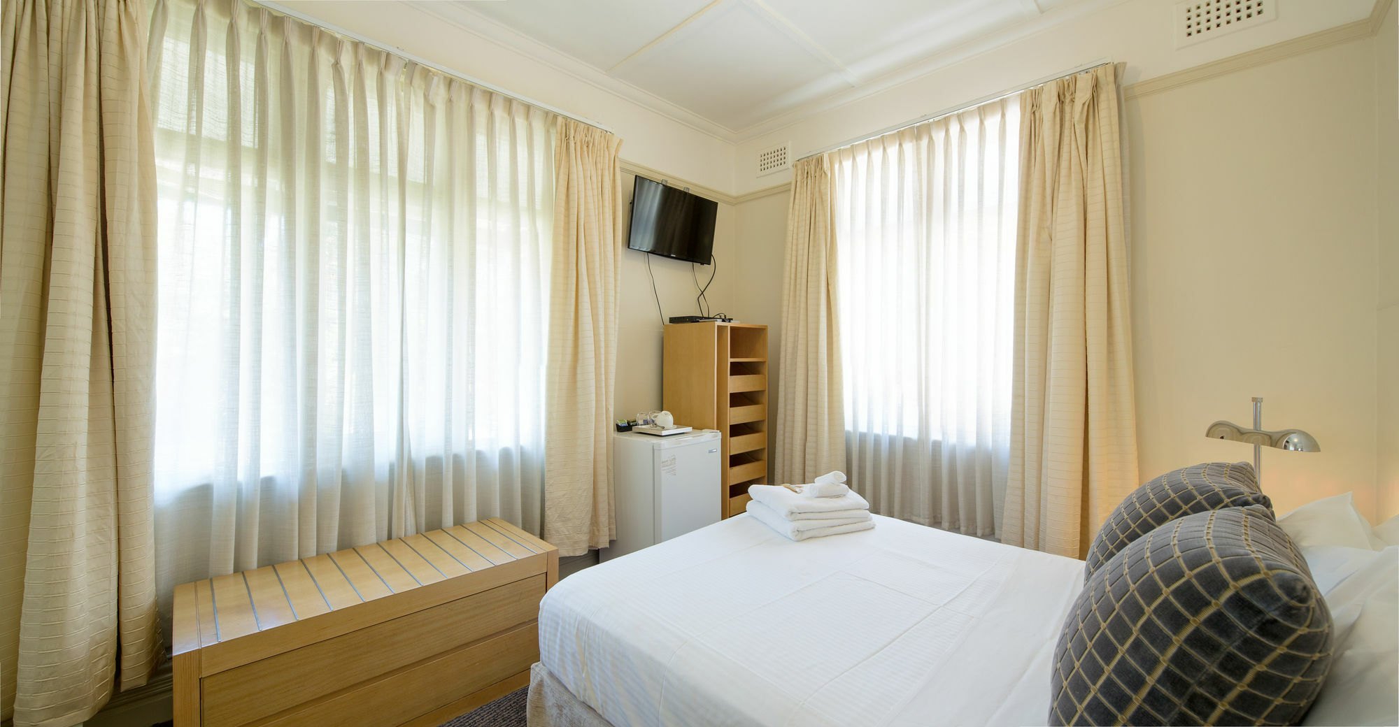 Neutral Bay 3*