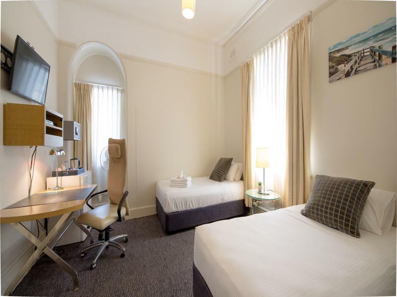 Hotel Neutral Bay 3*