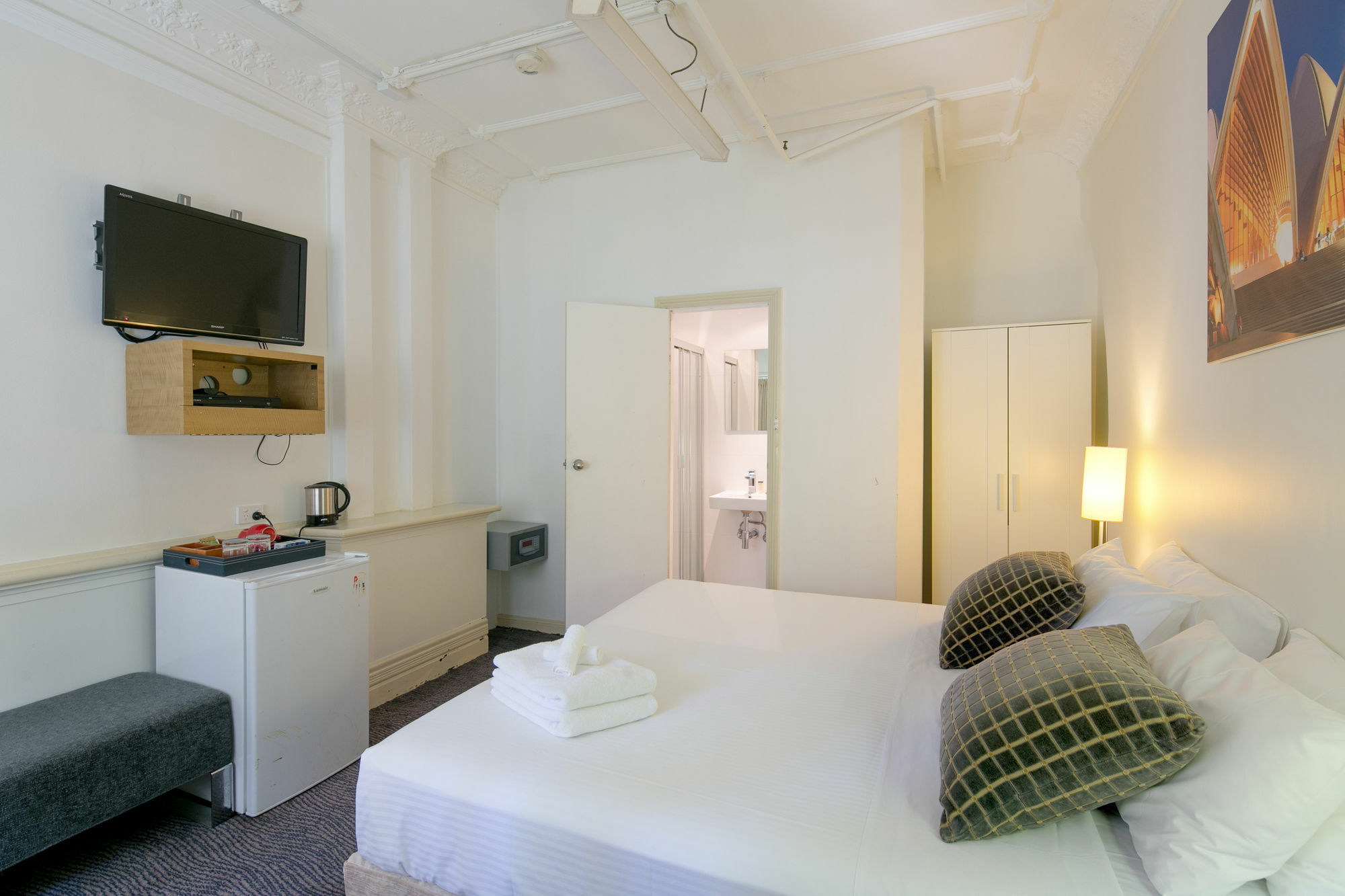 Hotel Neutral Bay 3*