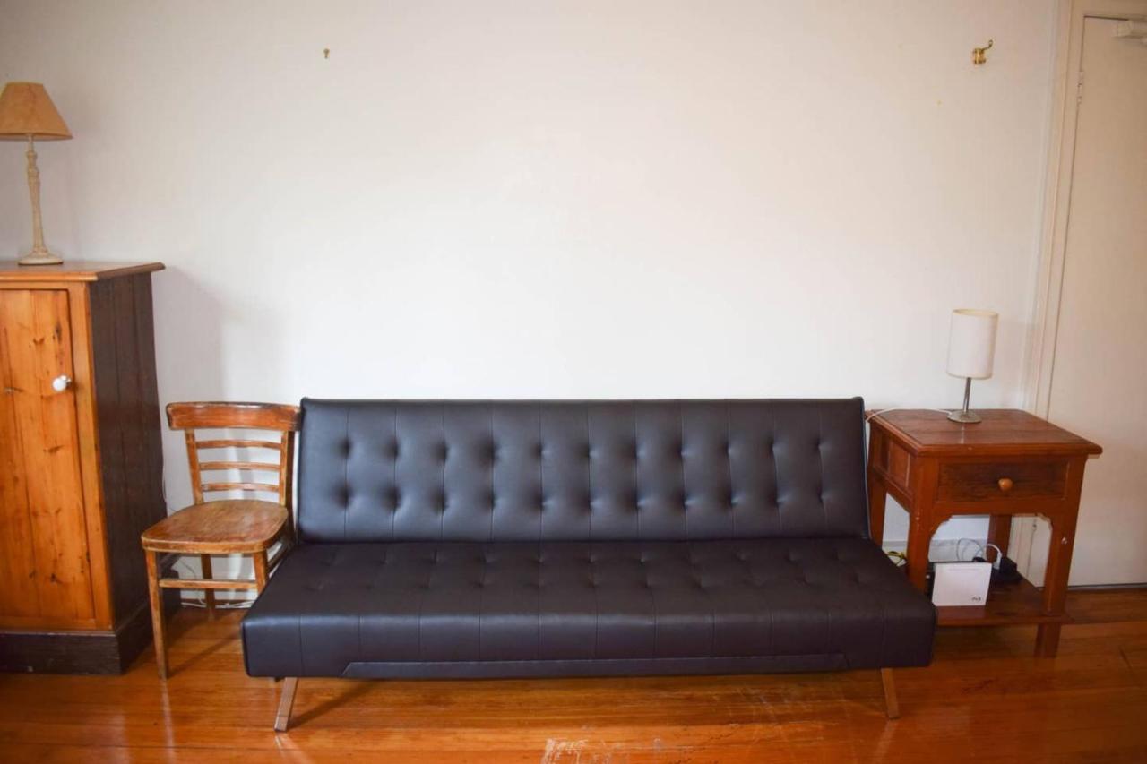 1 Bedroom With Incredible Location Sydney