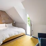 Elegant Paddington Sandstone Cottage With Parking
