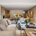 Elegant Paddington Sandstone Cottage With Parking