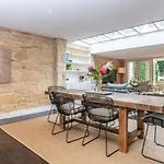 Elegant Paddington Sandstone Cottage With Parking