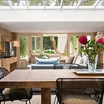 Elegant Paddington Sandstone Cottage With Parking
