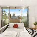 Central, Modern 1 Bedroom With Air-Con & Balcony