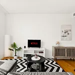 Central, Modern 1 Bedroom With Air-Con & Balcony