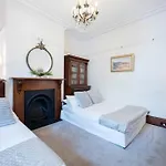 Chic Historical 3 Bedroom In The Rocks #L3