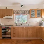 Stylish Triple Room - Waterfront - Mins To Station - Shared Bathroom