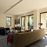 Sophisticated Apartment - Inner City