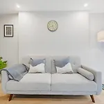 Cbd Center Gem Modern 1-Bedroom Apt