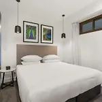 Modern 1-Bed With Balcony In Bustling Surry Hills
