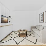 Immaculate 1-Bed Chic Bondi Abode With Pool & A/C