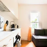 Elegant 1 Bedroom Apartment With Balcony Surry Hills
