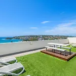 Beachside Unit In The Heart Of Manly-Ocean Views