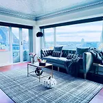 Sydney Harbour And Cbd View Penthouse With Free Parking