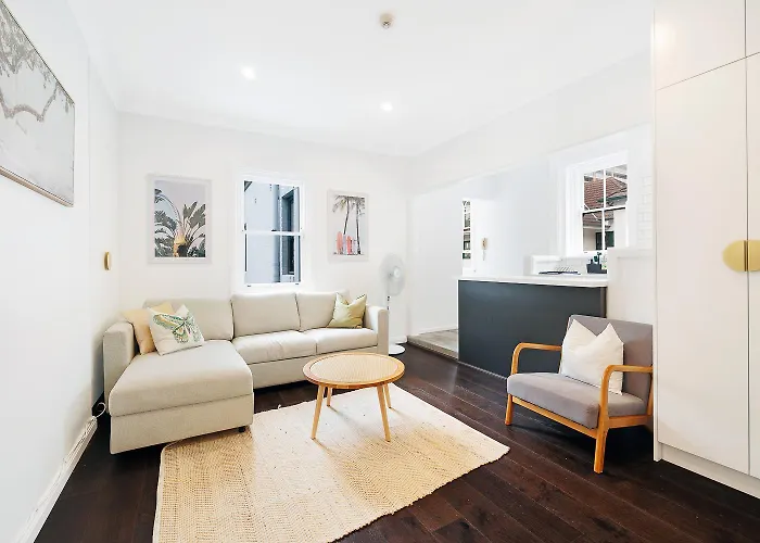 2 Bedroom Apartment In Trendy Potts Point