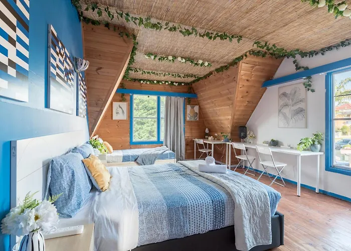 Stylish Triple Room - Waterfront - Mins To Station - Shared Bathroom