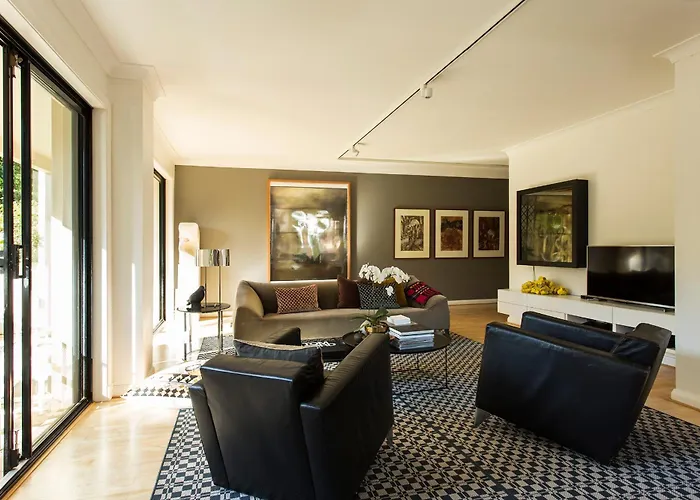 Sophisticated Apartment - Inner City
