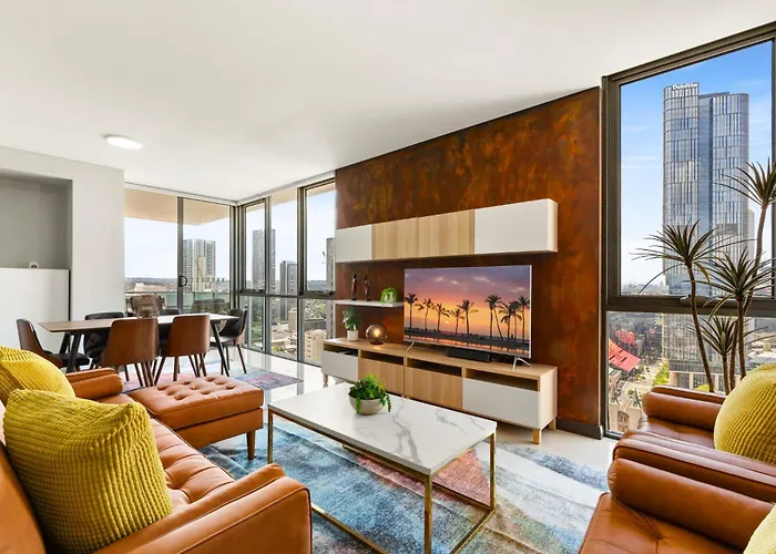 Central 2-Bed With Parking & Stunning Views