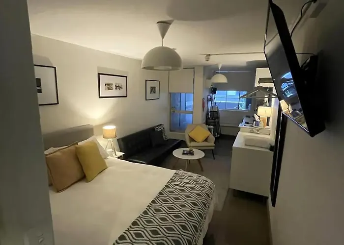 Spacious Studio W Pool & Just Off Oxford St