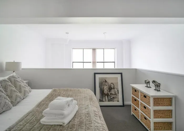 Loft Style Apartment In The Heart Of Surry Hills
