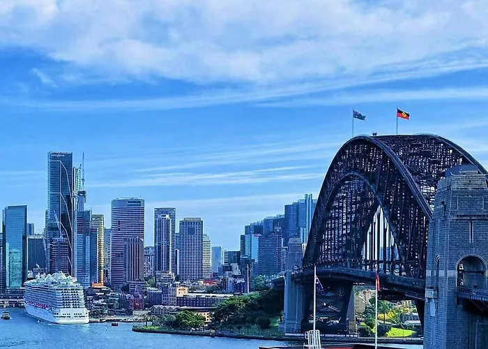 Sydney Harbour And Cbd View Penthouse With Free Parking