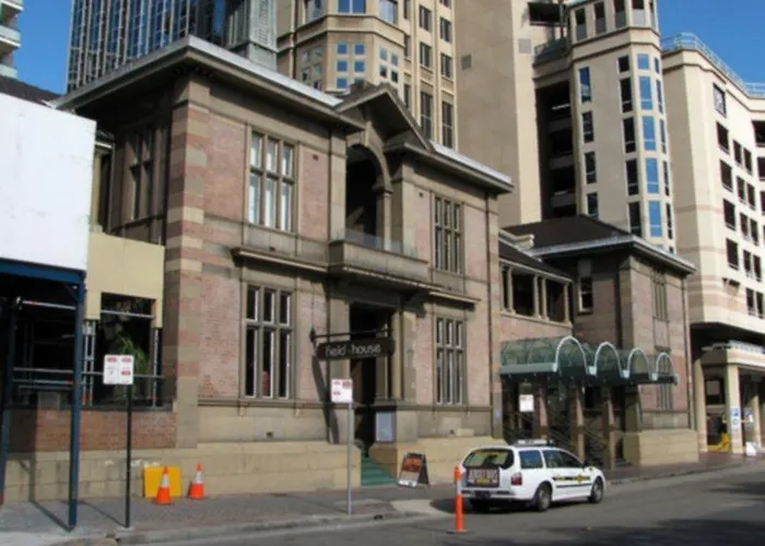 Carlton Crest