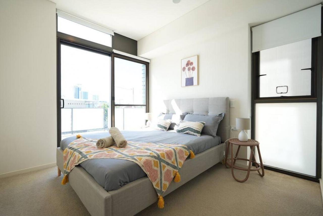 Stunning 2 Bedroom Apt In Wentworth Point Apartment