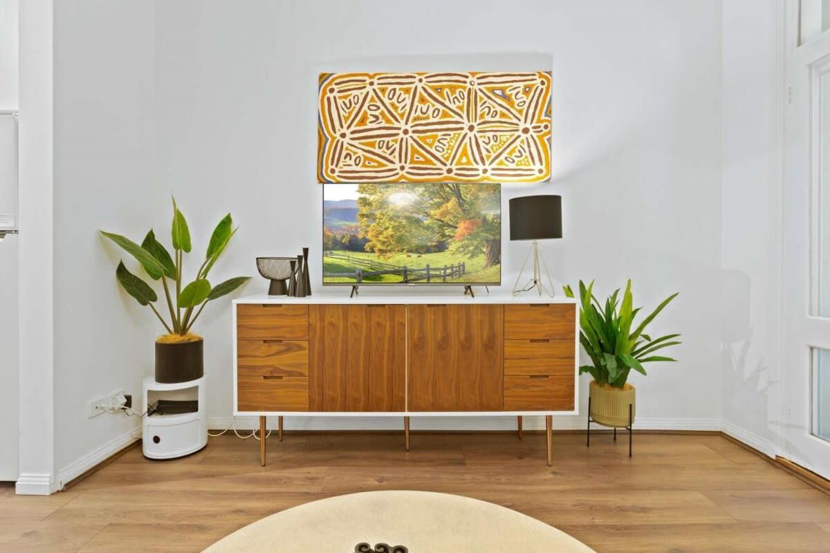 Holiday home Picturesque 1-bed Inner City Base