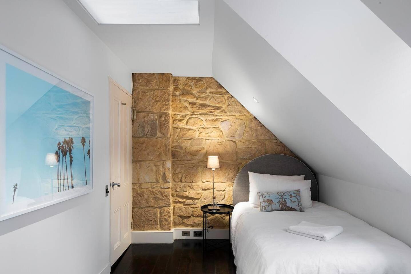 Elegant Paddington Sandstone With Parking Holiday home
