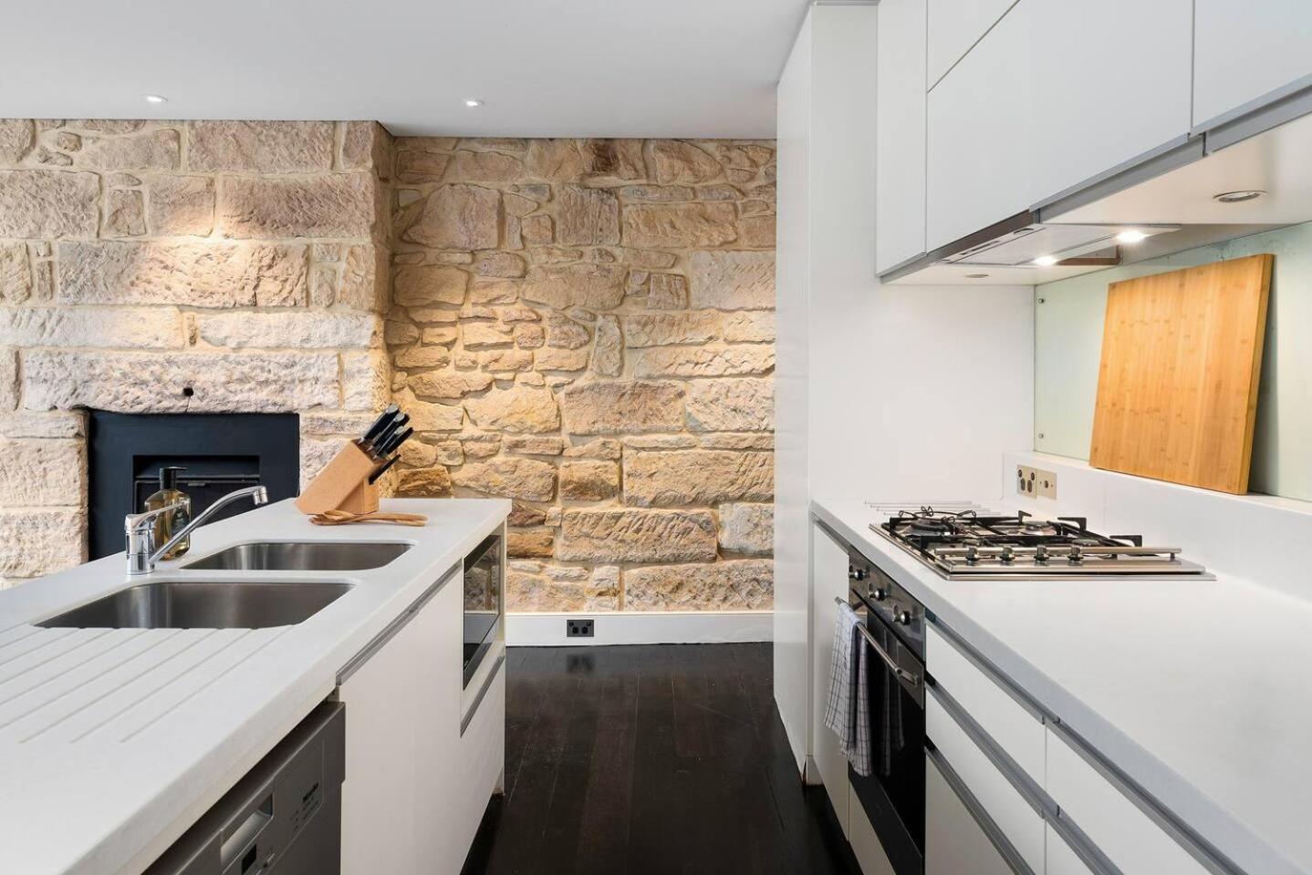Elegant Paddington Sandstone With Parking Holiday home *