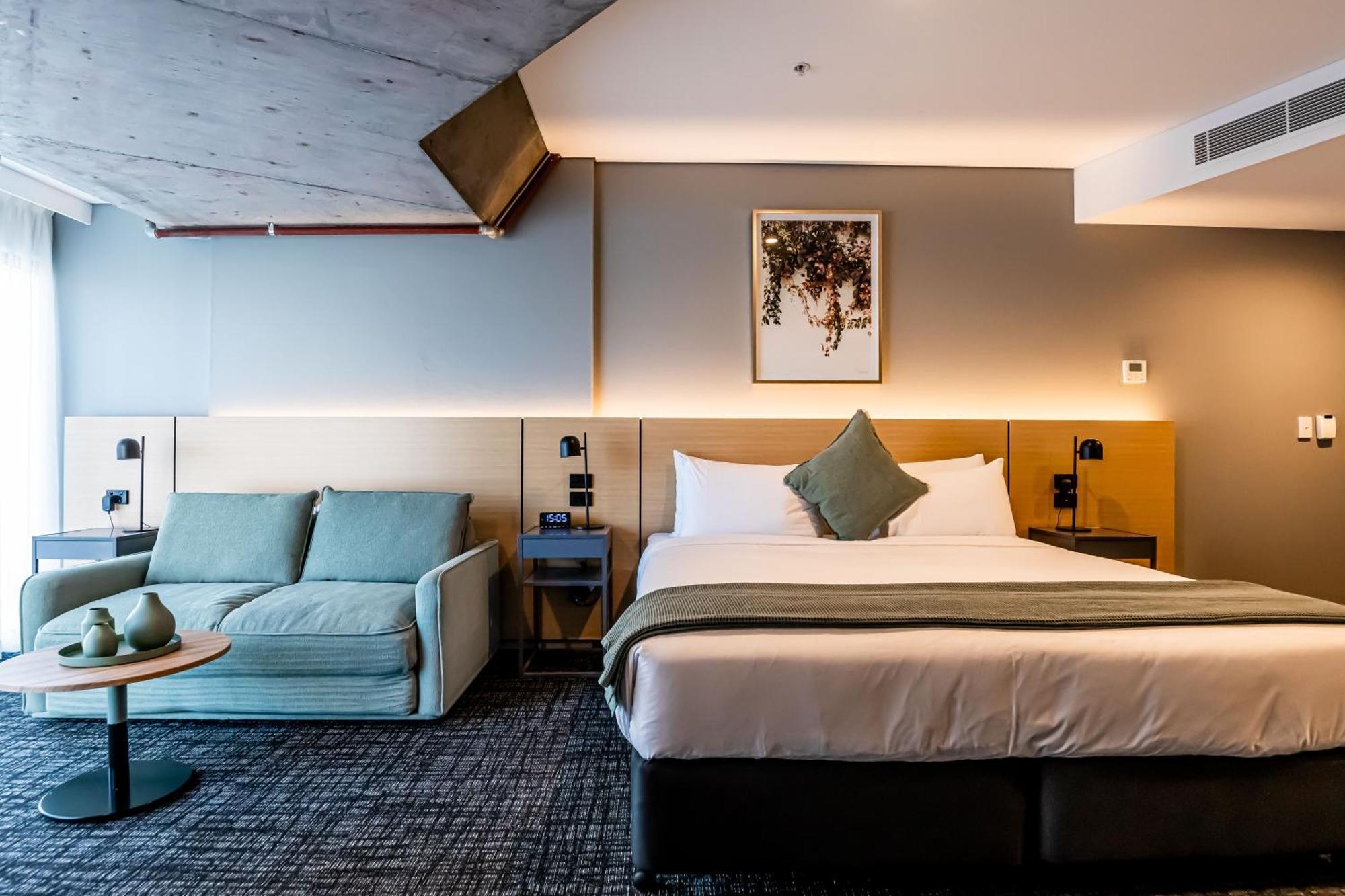 Hotel Song