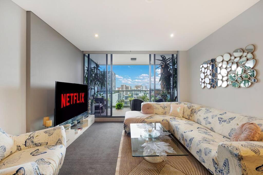 Lovely With Pool In Zetland