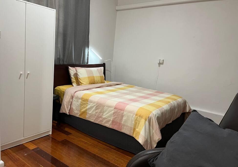 Comfortable Studio+free Parking For Small Car Apartment Sydney