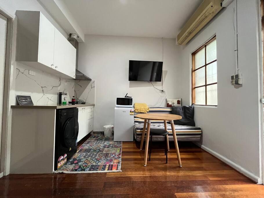 Comfortable Studio+free Parking For Small Car Apartment Sydney