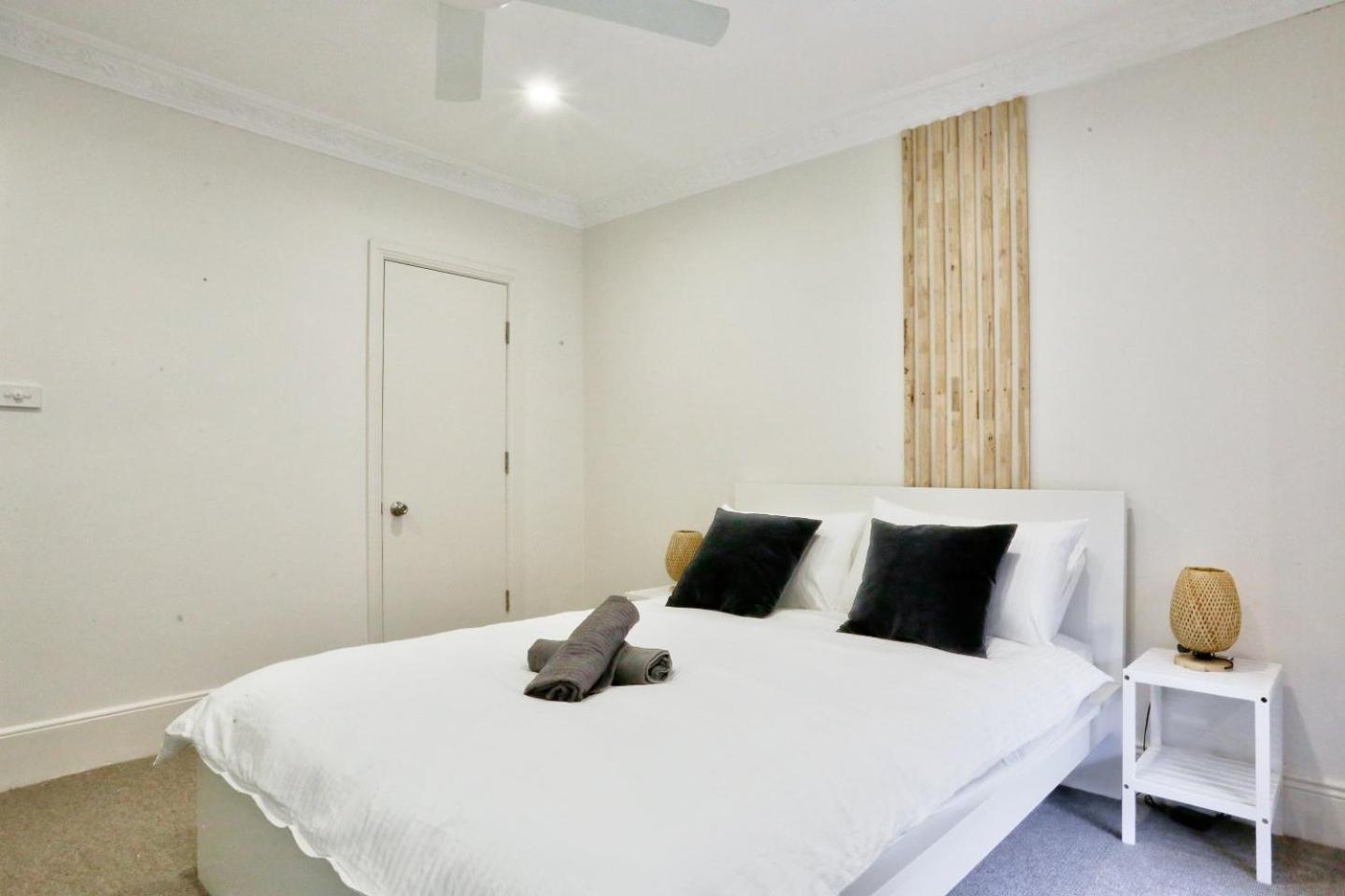Vibrant 3 Bedroom House Darlinghurst 2 E-bikes Included Holiday home