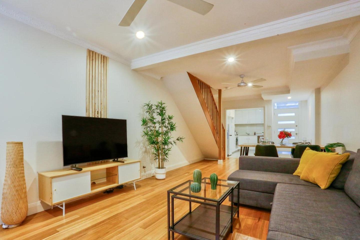 Vibrant 3 Bedroom House Darlinghurst 2 E-bikes Included * Sydney