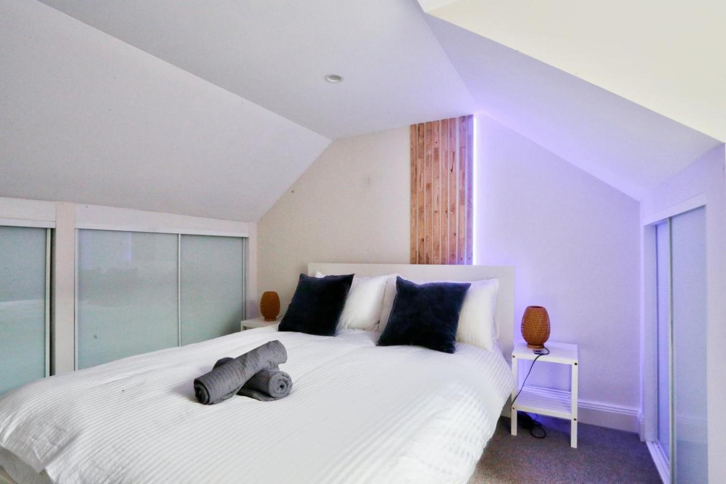 Vibrant 3 Bedroom House Darlinghurst 2 E-bikes Included * Sydney