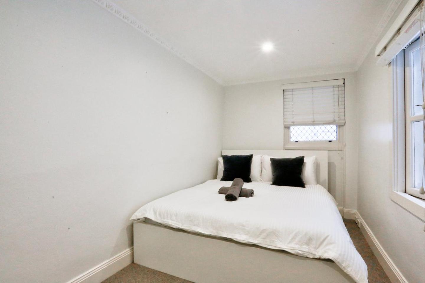 Vibrant 3 Bedroom House Darlinghurst 2 E-bikes Included * Sydney