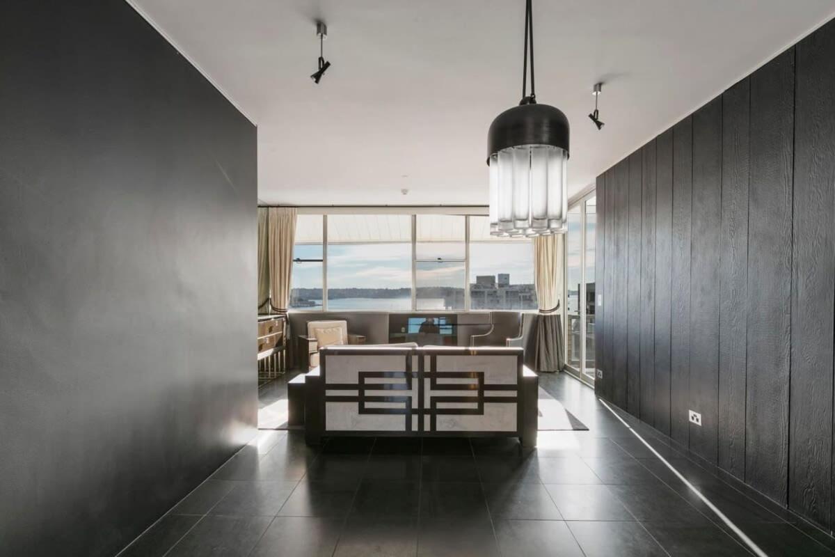 Luxury 1 Bedroom Apt With Harbour Views & Parking Apartment Sydney