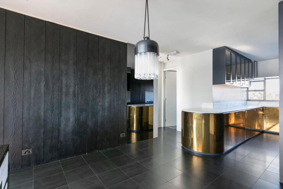 Luxury 1 Bedroom Apt With Harbour Views & Parking Apartment Sydney