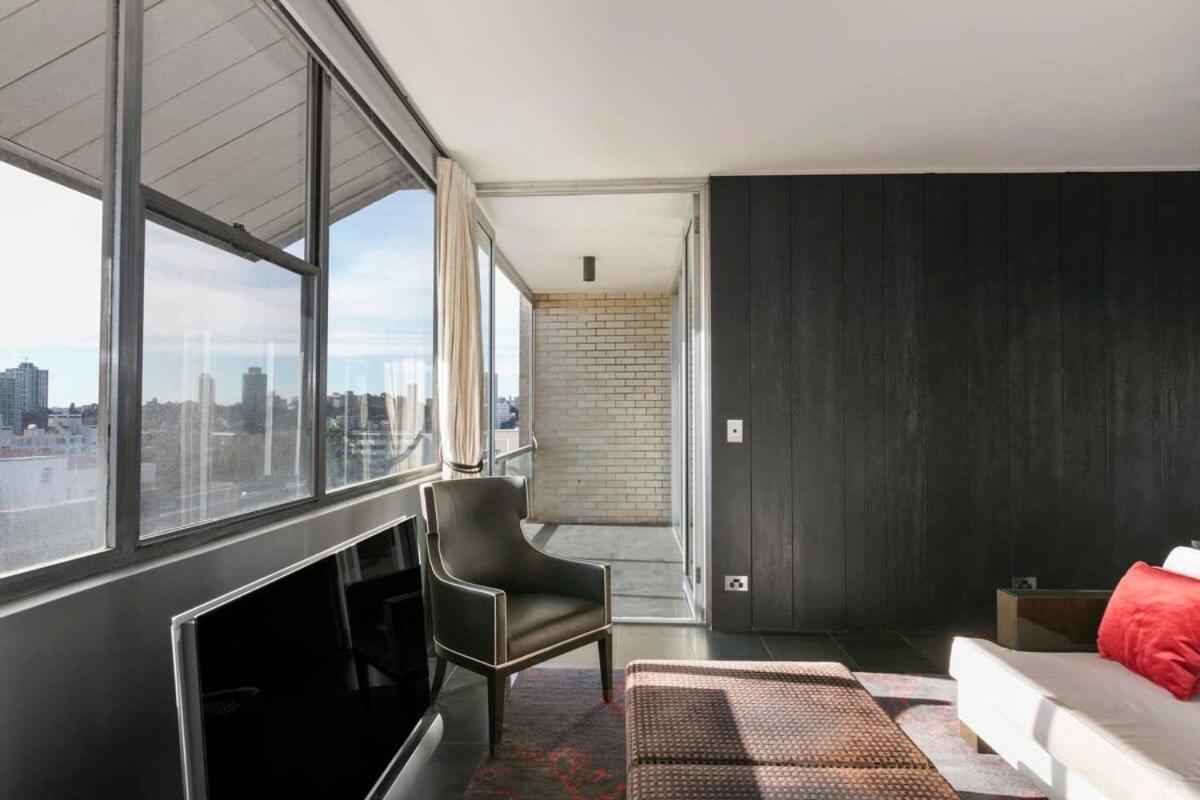 Luxury 1 Bedroom Apt With Harbour Views & Parking Apartment Sydney