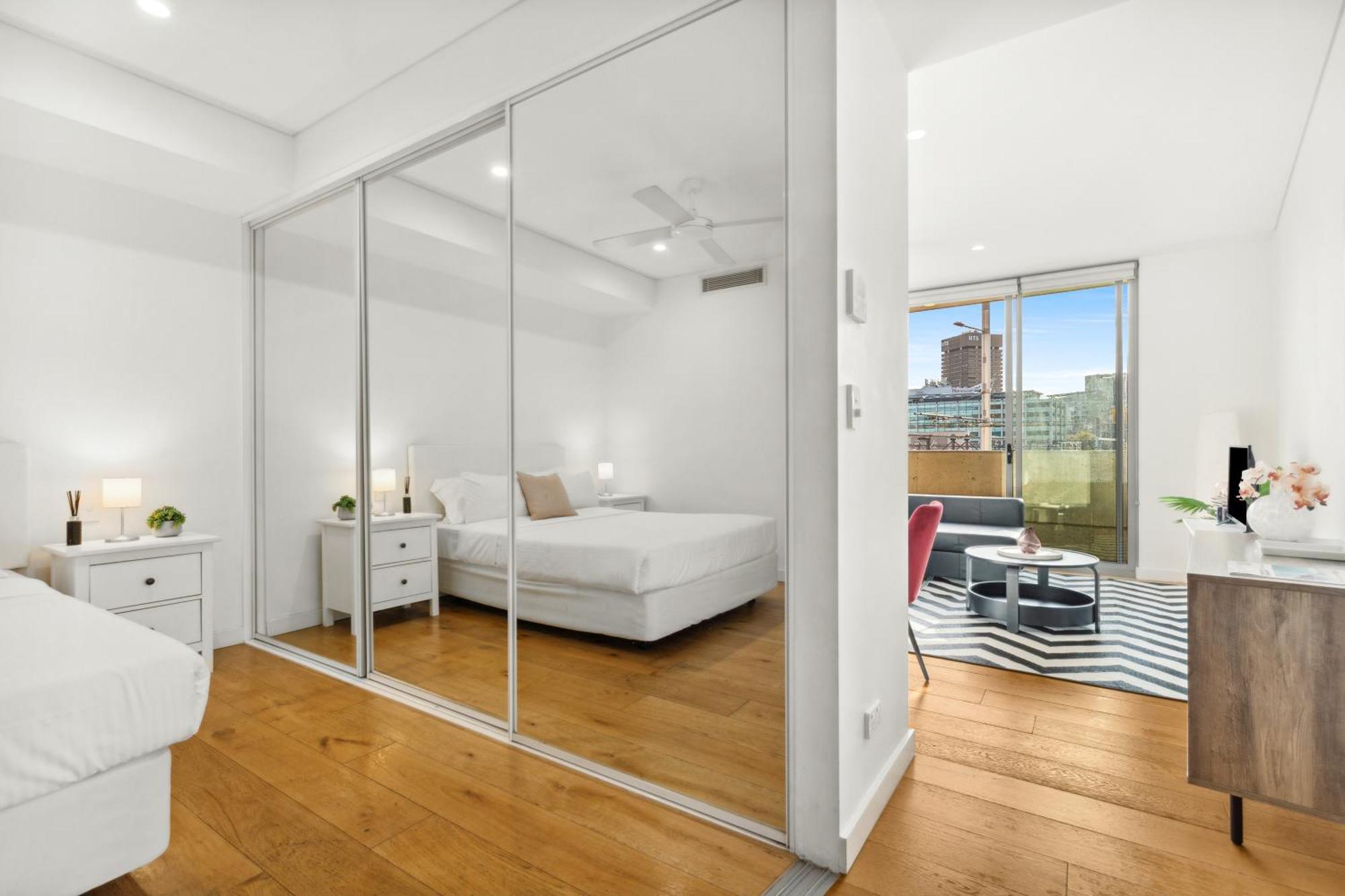 Central, Modern 1 Bedroom With Air-con & Balcony * Sydney